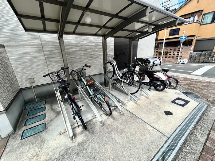 物件外観写真3　(駐輪場)