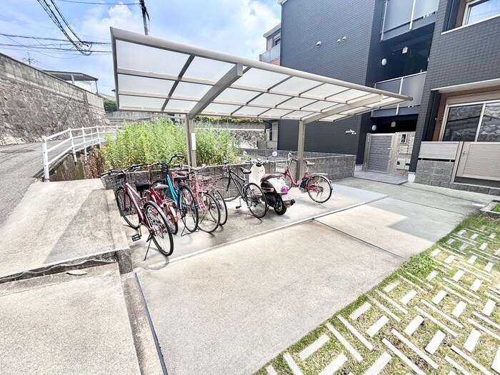 物件外観写真3　(駐輪場)