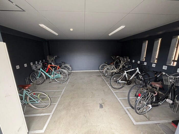 物件外観写真3　(駐輪場)