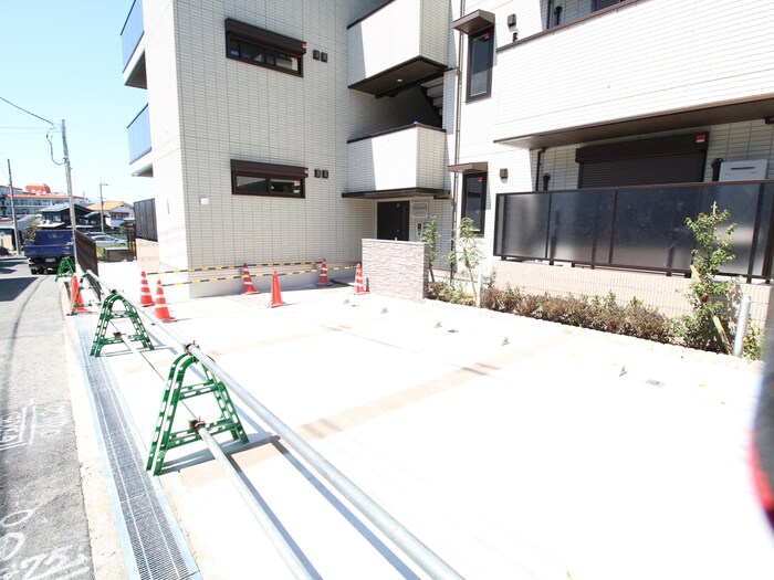 物件外観写真3　(駐車場)