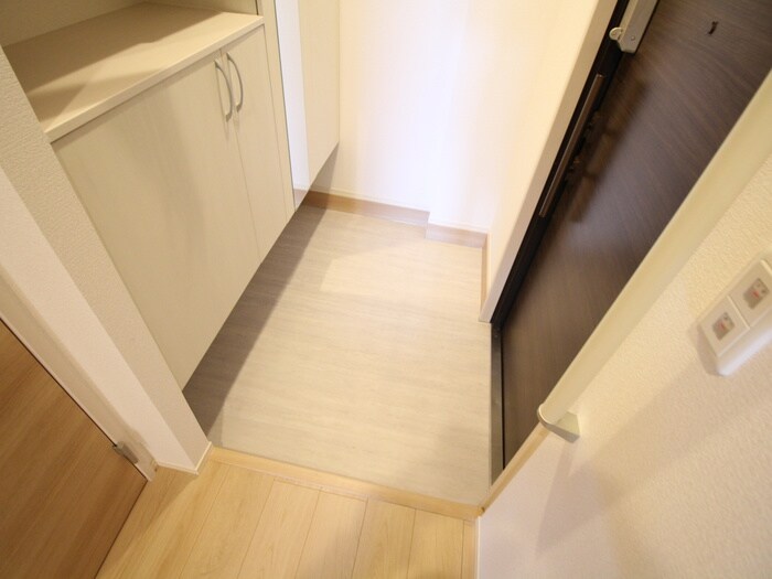 物件内観写真15　(玄関)