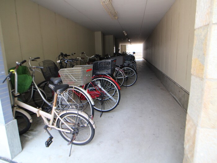 物件外観写真6　(駐輪場)