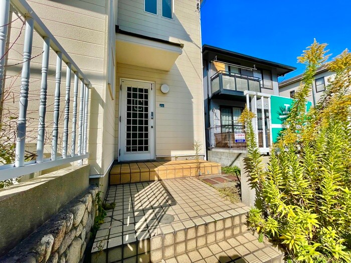 物件外観写真3　(エントランス部分)