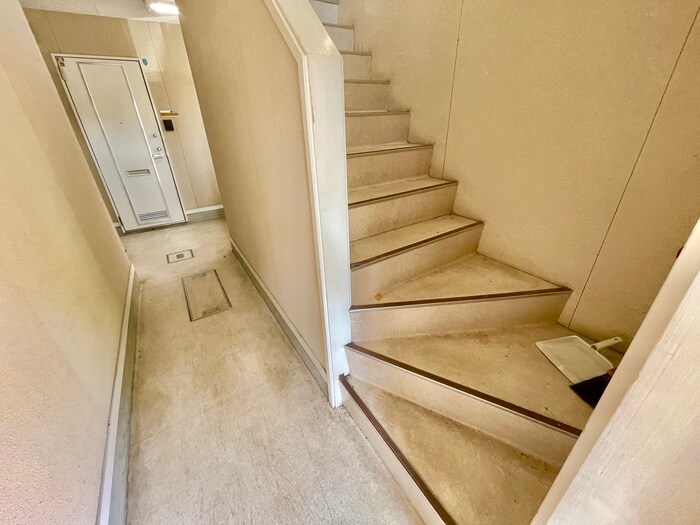 物件外観写真5　(エントランス部分)