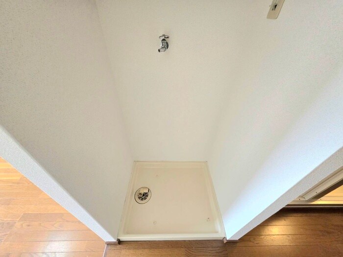 物件内観写真5　(洗濯機置場)