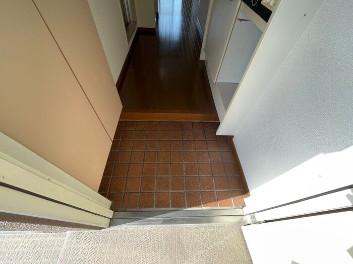 物件内観写真10　(玄関)