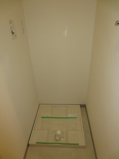 物件内観写真14　(洗濯機置場)