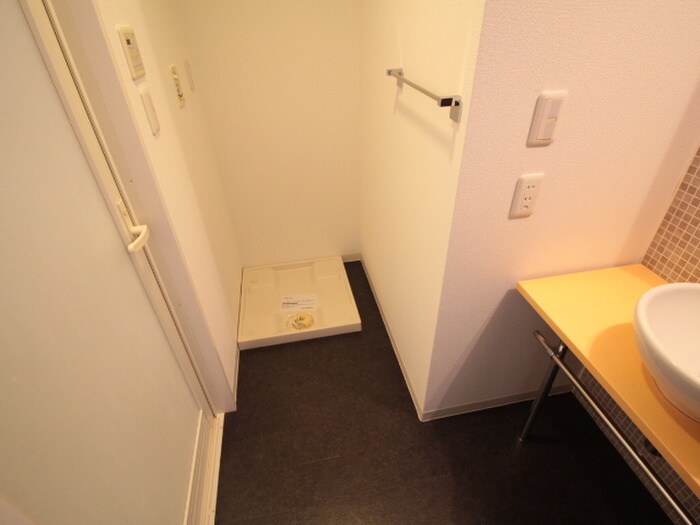 物件内観写真18　(洗濯機置場)