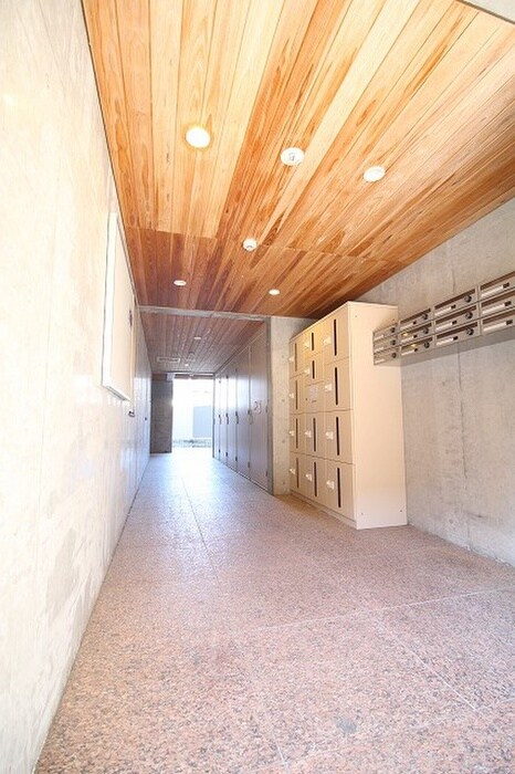 物件外観写真3　(エントランス部分)