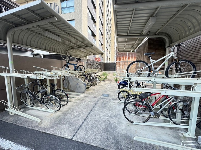 物件外観写真5　(駐輪場)