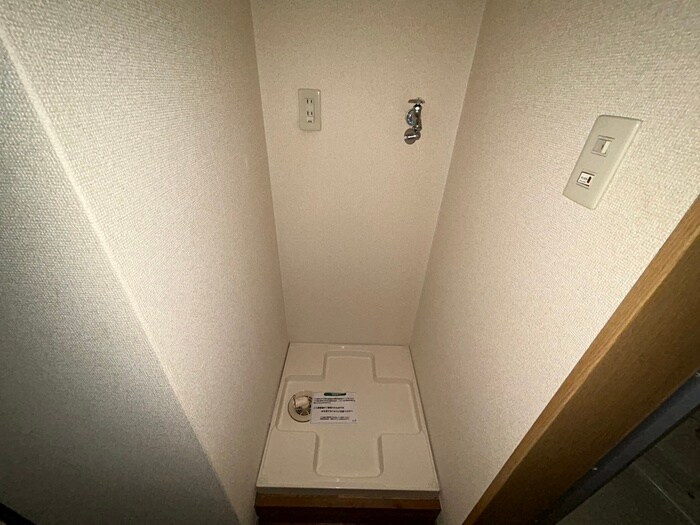 物件内観写真12　(洗濯機置場)