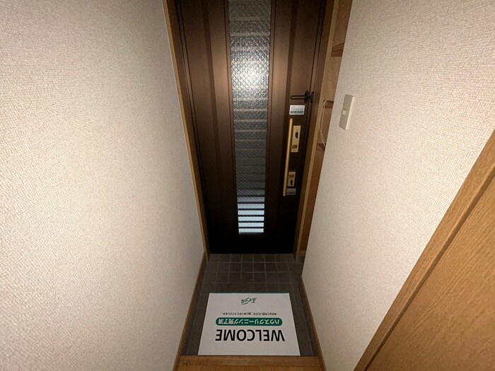 物件内観写真18　(玄関)