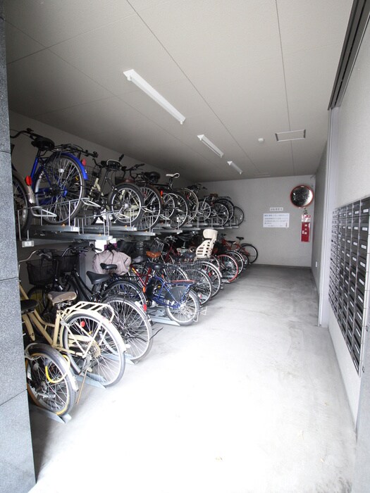 物件外観写真3　(駐輪場)