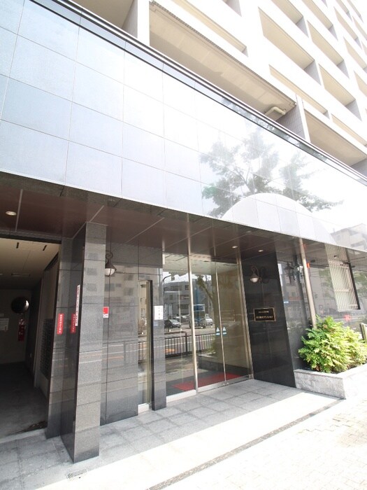 物件外観写真4　(エントランス部分)