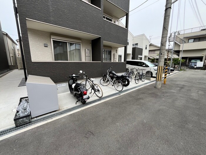 物件外観写真5　(駐輪場)