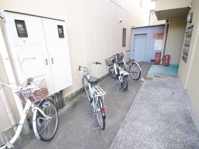 物件外観写真3　(駐輪場)