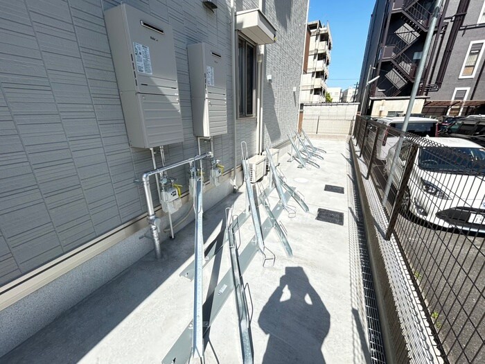物件外観写真4　(駐輪場)