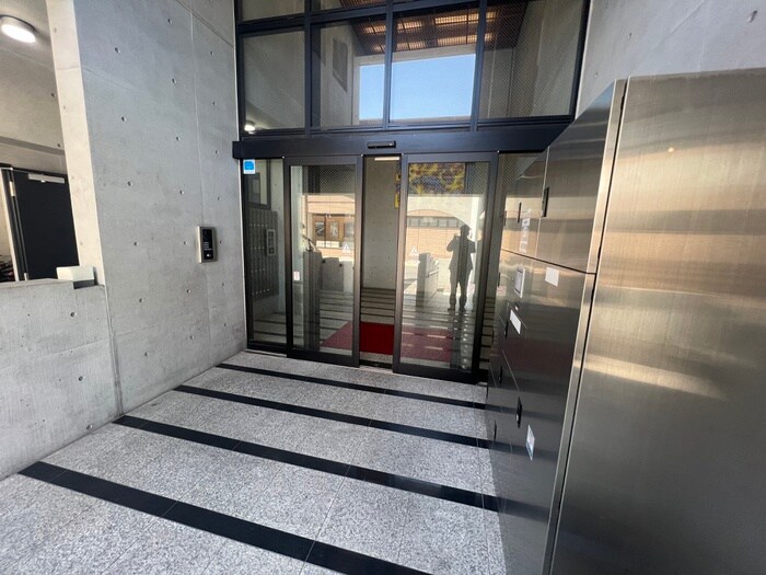 物件外観写真2　(エントランス部分)
