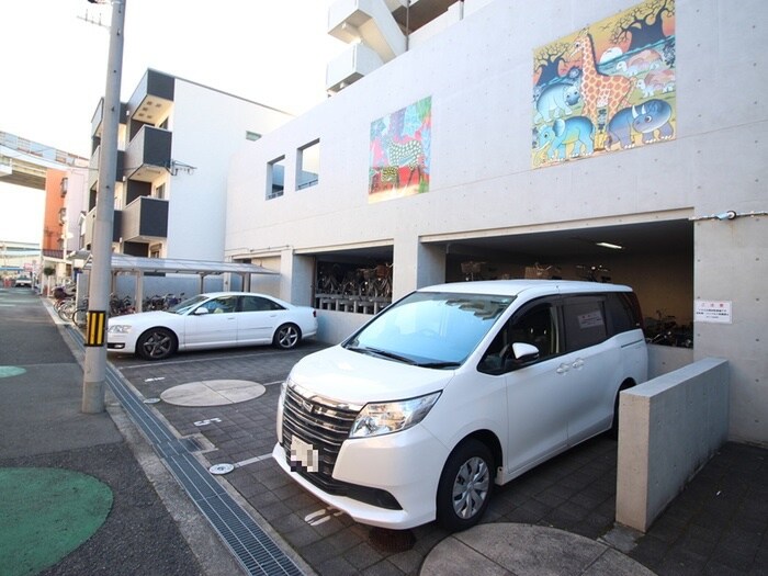 物件外観写真5　(駐車場)