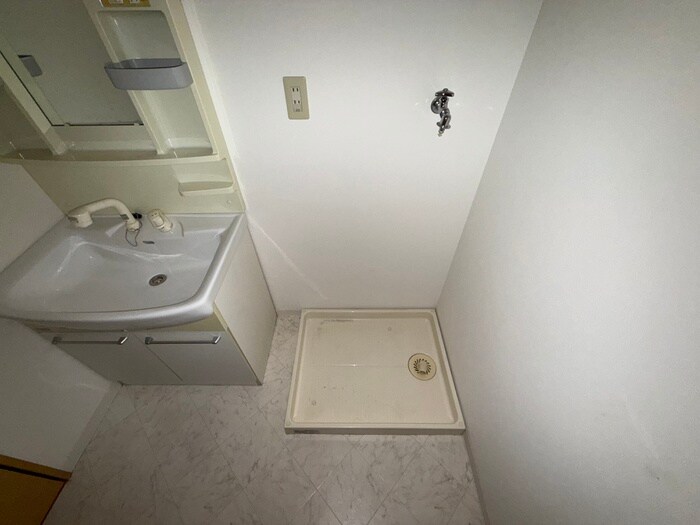 物件内観写真12　(洗濯機置場)