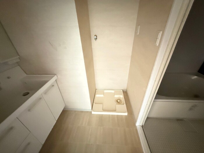 物件内観写真14　(洗濯機置場)