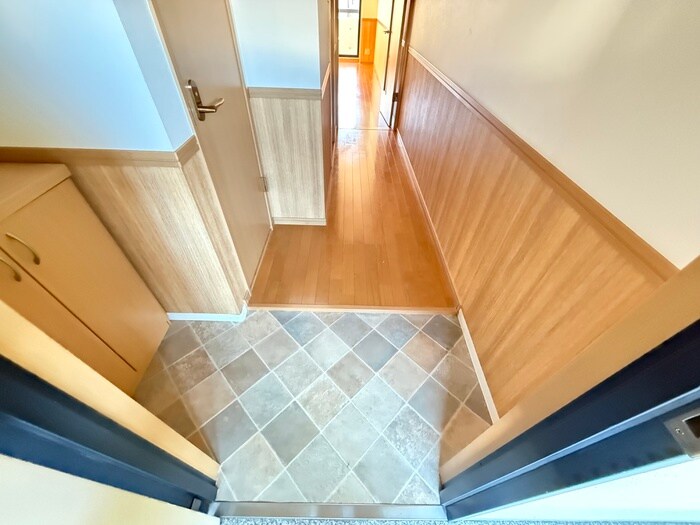 物件内観写真18　(玄関)