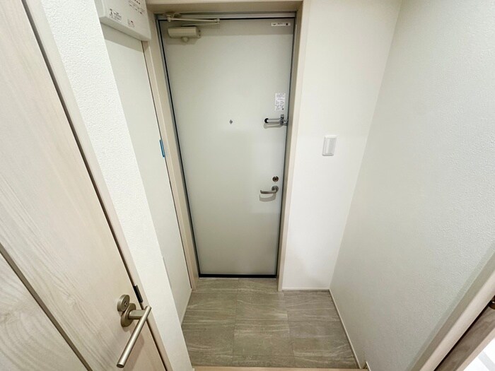 物件内観写真12　(玄関)