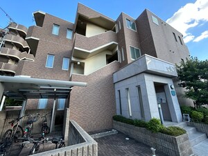 アドラ－ブルコ－ト外観写真