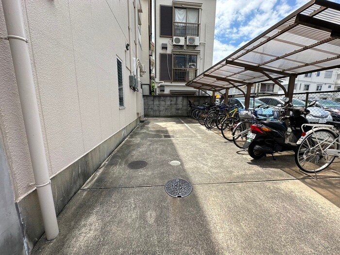 物件外観写真4　(駐車場)