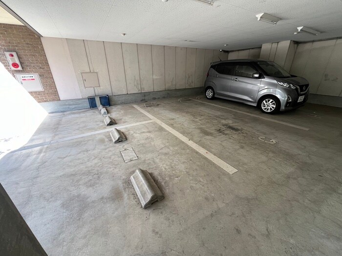 物件外観写真4　(駐車場)