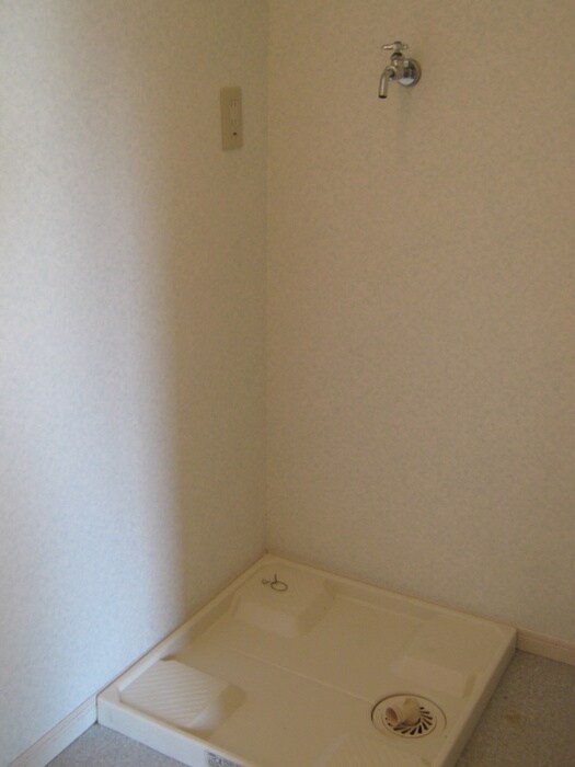 物件内観写真14　(洗濯機置場)