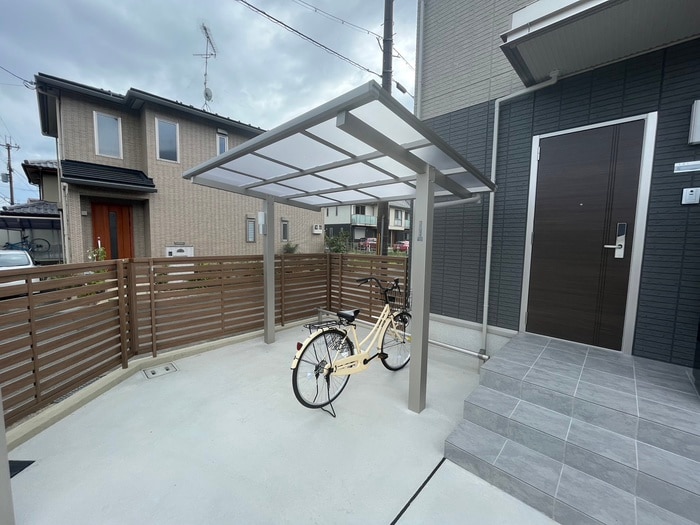 物件外観写真3　(駐輪場)