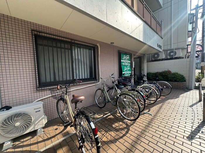 物件外観写真3　(駐輪場)