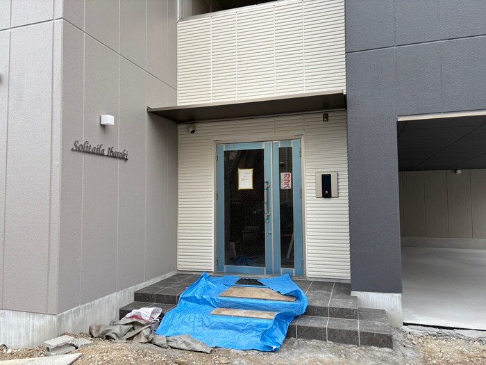 物件外観写真3　(エントランス部分)