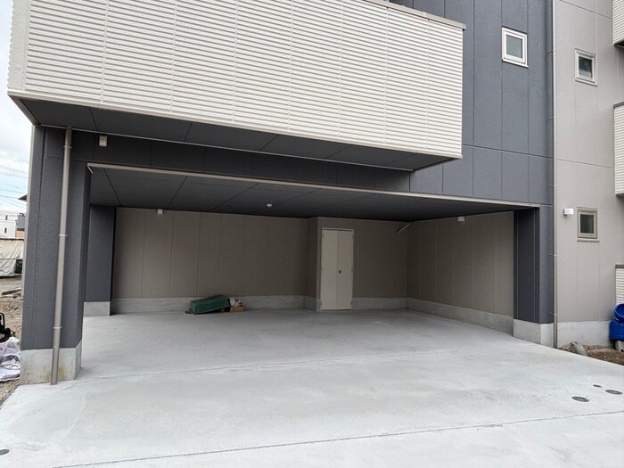 物件外観写真5　(駐車場)