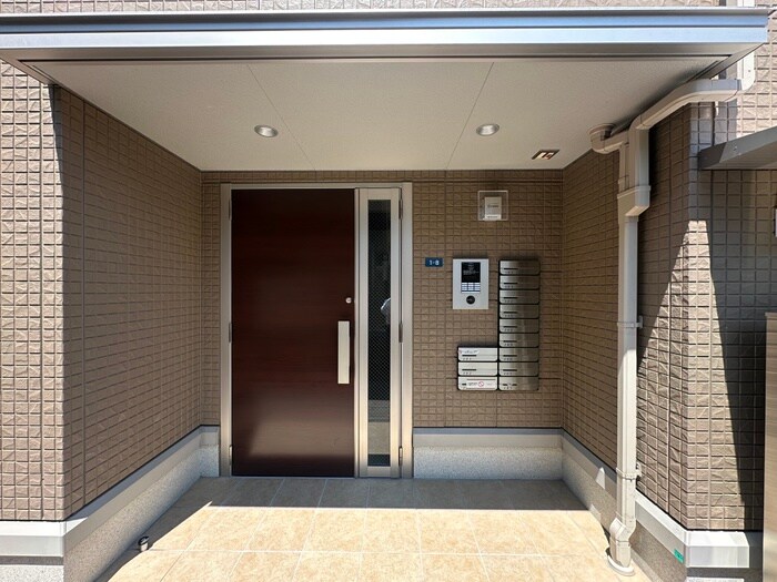 物件外観写真3　(エントランス部分)
