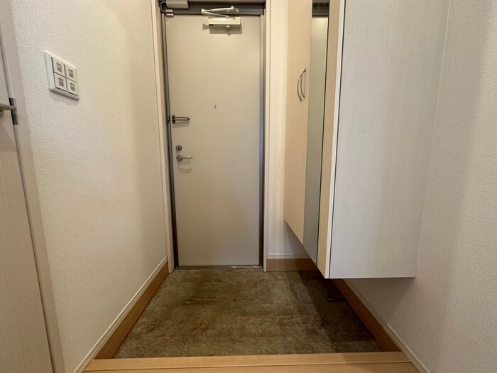 物件内観写真14　(玄関)
