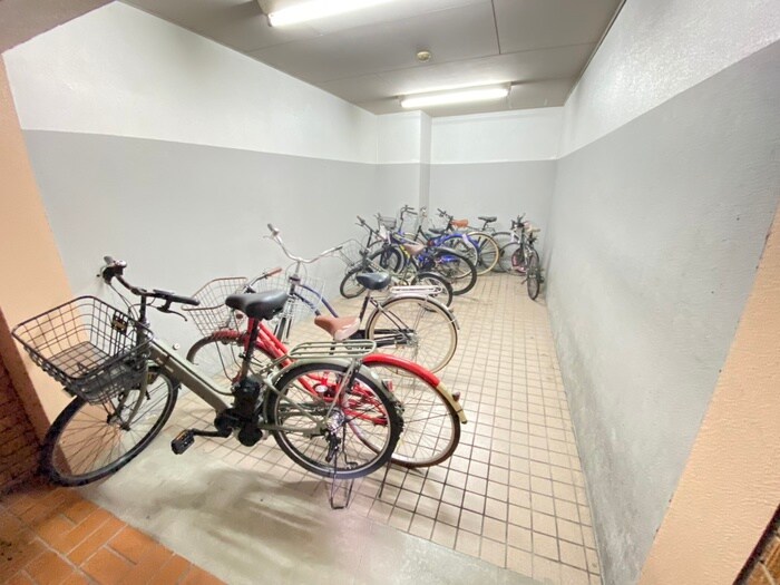物件外観写真5　(駐輪場)