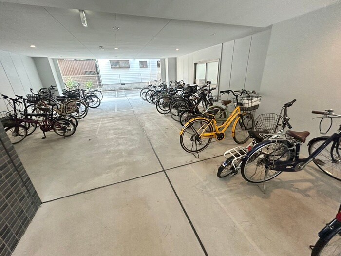 物件外観写真3　(駐輪場)