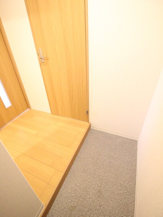 物件内観写真11　(玄関)