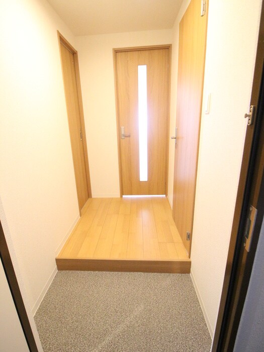 物件内観写真13　(玄関)