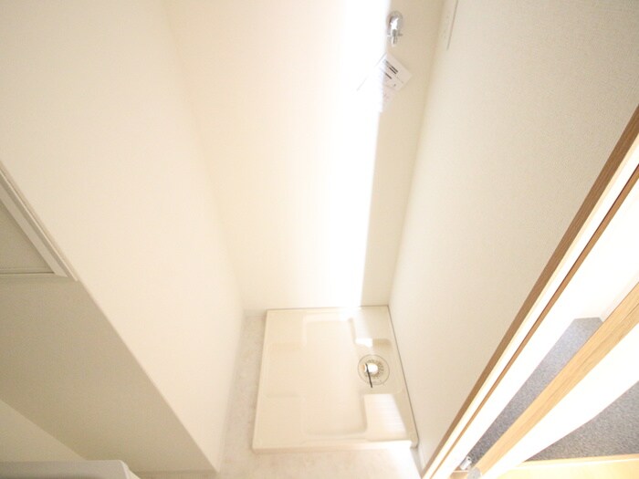 物件内観写真15　(洗濯機置場)