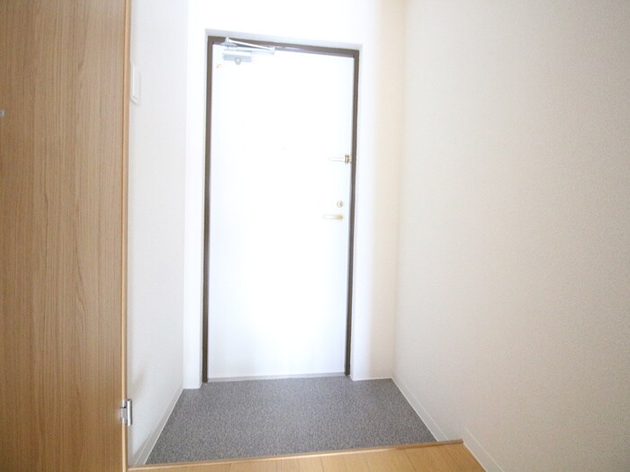 物件内観写真17　(玄関)