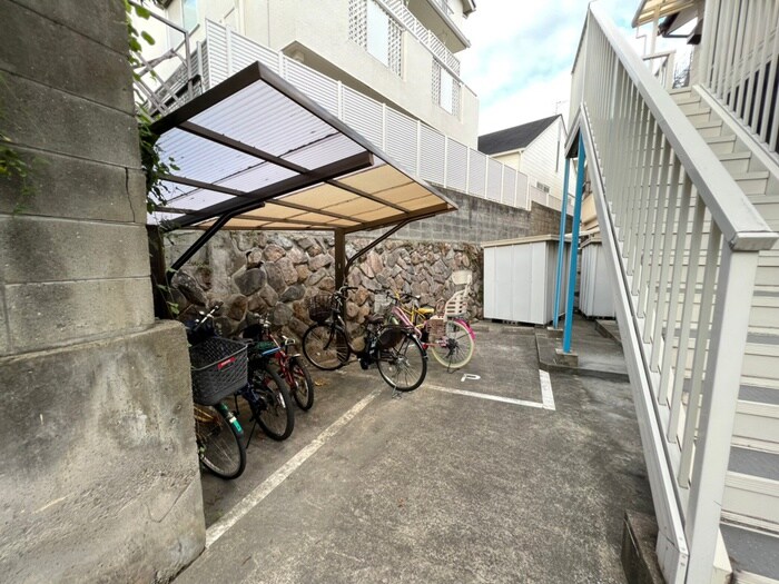 物件外観写真3　(駐輪場)