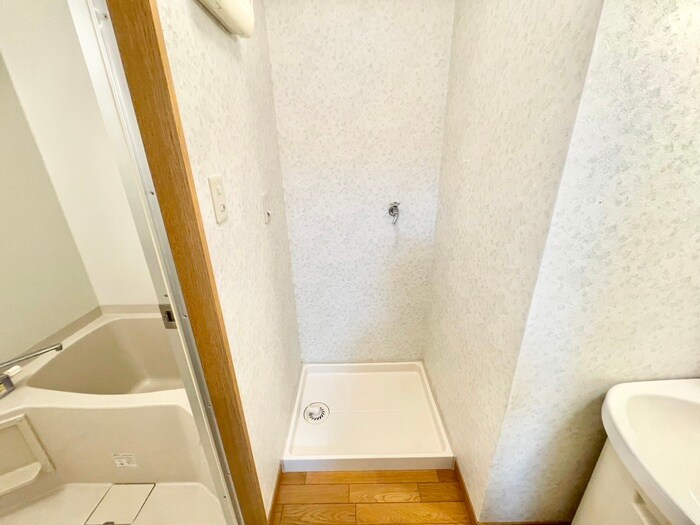 物件内観写真16　(洗濯機置場)