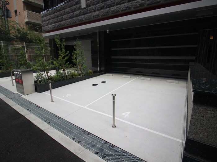 物件外観写真4　(駐車場)