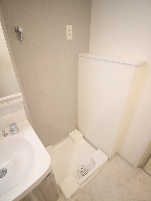 物件内観写真10　(洗濯機置場)