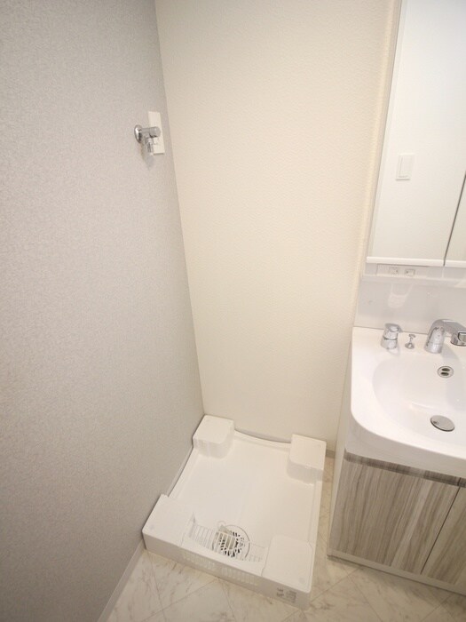 物件内観写真11　(洗濯機置場)