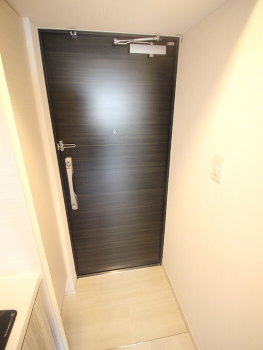 物件内観写真16　(玄関)