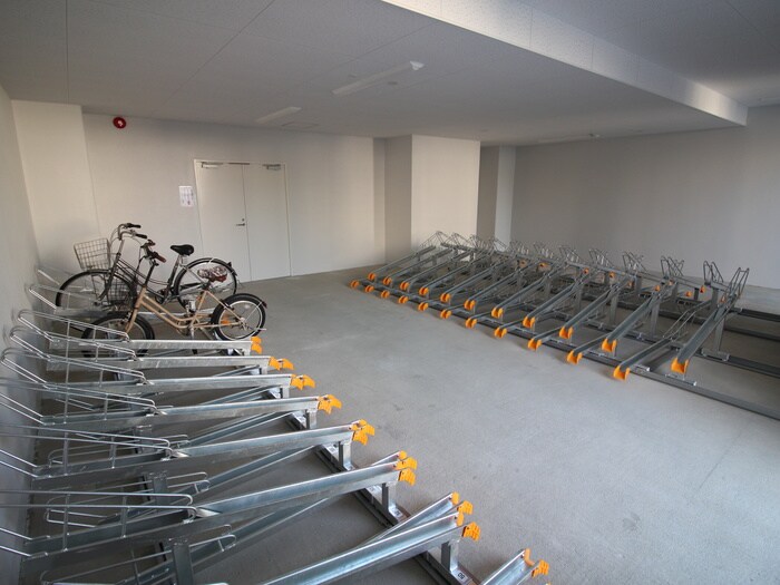 物件外観写真3　(駐輪場)